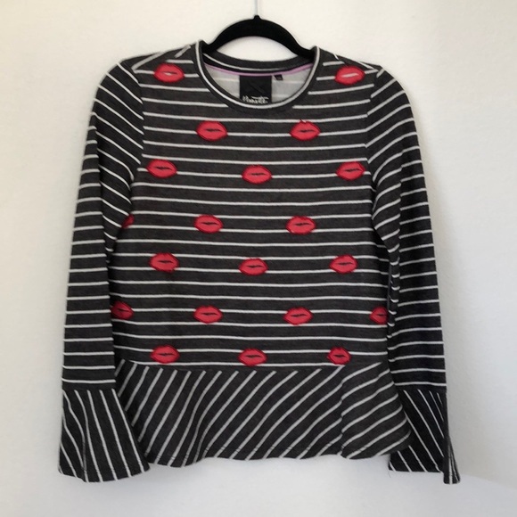 NANETTE LEPORE Grey Striped Kisses Lips Beaded Xs - Picture 4 of 5